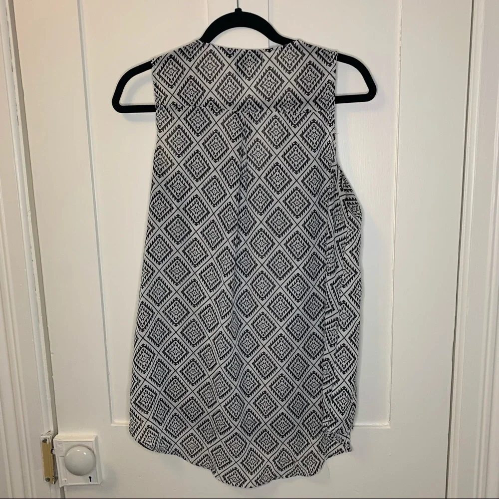 Patterned Tank Top - Picture 3 of 3